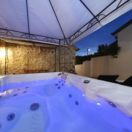 House Cirrus Casa de Férias Sukošan